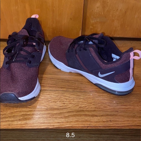 Sandals $15
Heels $20
Nikes $50 - Picture 1 of 4